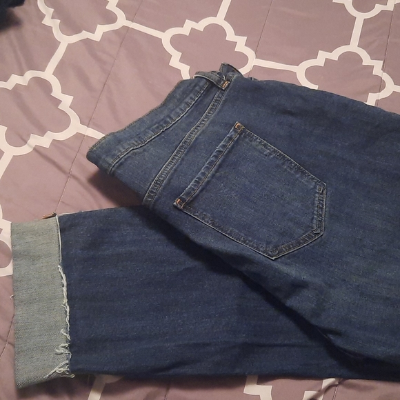 Old Navy Euc!!! Boyfriend distressed jeans Size 16 - Picture 5 of 5